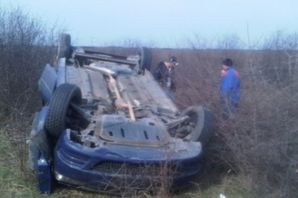O Dacia cu 7 oameni la bord s-a RASTURNAT la Soroca: La volan se afla o tanara fara permis