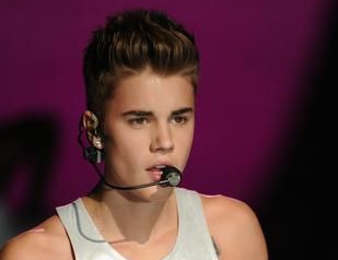Justin Bieber a uitat-o pe Selena Gomez. Uite cu cine a iesit la intalnire