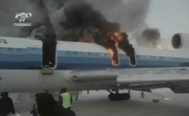 Momentul in care un avion explodeaza si ia foc, pe pista aeroportului Momentul in care un avion explodeaza si ia foc, pe pista aeroportului