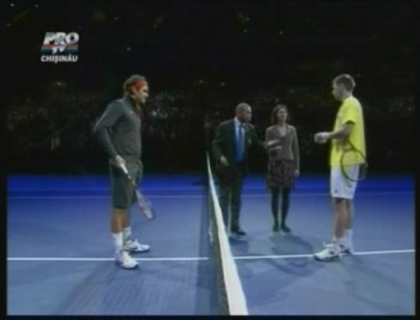 Roger Federer s-a calificat in semifinalele Turneului Campionilor de la Londra Roger Federer s-a calificat in semifinalele Turneului Campionilor de la Londra
