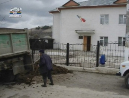 Balegarul - arma politica din satul Micauti, Straseni Balegarul - arma politica din satul Micauti, Straseni