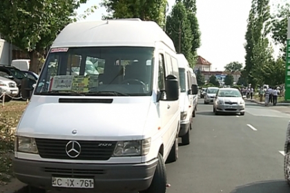 Au intrat in GREVA! Zeci de soferi de microbuze REFUZA sa iasa pe traseu: Ce ii nemultumeste Au intrat in GREVA! Zeci de soferi de microbuze REFUZA sa iasa pe traseu: Ce ii nemultumeste