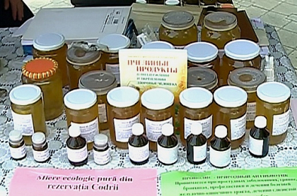 Expozitie dulce in centrul capitalei: Zeci de apicultori si-au etalat mierea. Vezi cat va dura targul Expozitie dulce in centrul capitalei: Zeci de apicultori si-au etalat mierea. Vezi cat va dura targul