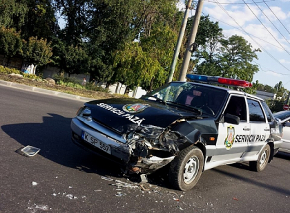 VIDEO. O masina a Intreprinderii de Stat Servicii Paza, implicata intr-un accident rutier