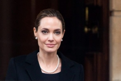 Ce nu stiai despre operatia la care s-a supus Angelina Jolie. Ea este femeia care i-a taiat actritei sanii
