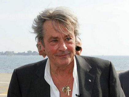 Alain Delon se insoara la 77 de ani? Uite cum arata iubita acestuia cu 30 de ani mai tanara - FOTO Alain Delon se insoara la 77 de ani? Uite cum arata iubita acestuia cu 30 de ani mai tanara - FOTO