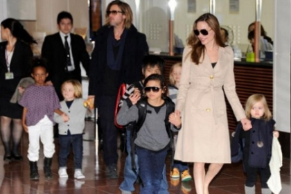 Cu cine seamana Shiloh, fiica lui Angelina si Brad Pitt? Cat de stilata este micuta - FOTO