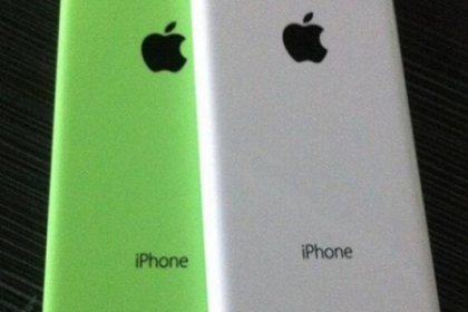 Apple renunta complet la culorile discrete. Noul iPhone 5S va fi disponibil si in varianta aurita Apple renunta complet la culorile discrete. Noul iPhone 5S va fi disponibil si in varianta aurita