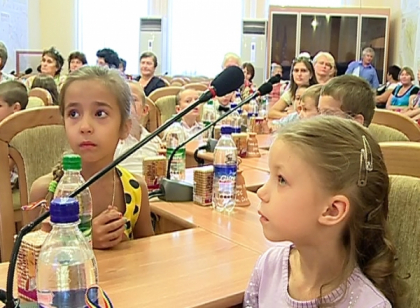 Se descurca cum pot. Copiii orfani, in vizita la primarie: Ce ajutor au primit pentru anul scolar Se descurca cum pot. Copiii orfani, in vizita la primarie: Ce ajutor au primit pentru anul scolar