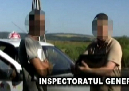 Captura de droguri in raionul Sangerei. Au descoperit in garajul unui barbat doi saci cu marihuana Captura de droguri in raionul Sangerei. Au descoperit in garajul unui barbat doi saci cu marihuana