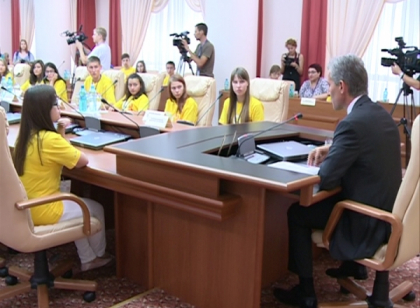 Au ocupat fotoliile ministrilor, chiar daca n-aveau habar cine sunt acestia. Ce l-au intrebat pe Leanca Au ocupat fotoliile ministrilor, chiar daca n-aveau habar cine sunt acestia. Ce l-au intrebat pe Leanca