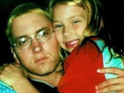 Eminem a tinut-o mereu ascunsa pe fiica lui de paparazzi. Cum arata frumoasa blonda care are deja 18 ani
