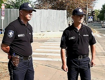 Politistii din capitala au primit uniforme noi: Este comoda, eleganta si convenabila pentru lucru Politistii din capitala au primit uniforme noi: Este comoda, eleganta si convenabila pentru lucru