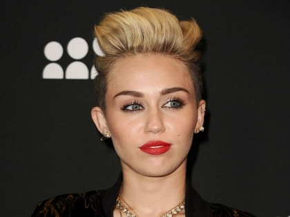 Sora mai mare a lui Miley Cyrus are partea sa de celebritate. Uite cum arata si ce face - FOTO Sora mai mare a lui Miley Cyrus are partea sa de celebritate. Uite cum arata si ce face - FOTO