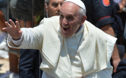 Papa Francisc i-a dat telefon unui adolescent italian. Despre ce au discutat cei doi Papa Francisc i-a dat telefon unui adolescent italian. Despre ce au discutat cei doi
