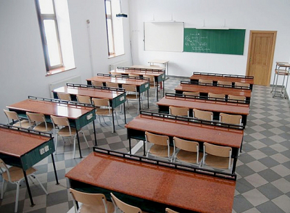 Scolile pasesc cu stangul in noul an de studii: "E o durere, nu avem suficienti profesori" Scolile pasesc cu stangul in noul an de studii: "E o durere, nu avem suficienti profesori"