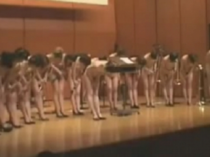 INEDIT: Concert de muzica clasica cu femei DEZBRACATE, in China - VIDEO