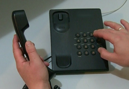 Telefonul fix ramane amintire. Tot mai multi moldoveni vorbesc la mobil. Cum explica expertii Telefonul fix ramane amintire. Tot mai multi moldoveni vorbesc la mobil. Cum explica expertii