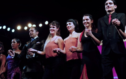 Pentru prima data in istorie cupluri de acelasi sex au participat la CM de Tango din Argentina Pentru prima data in istorie cupluri de acelasi sex au participat la CM de Tango din Argentina