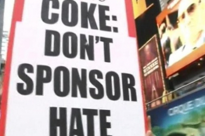 Sustinatorii homosexualilor din New York boicoteaza Coca Cola. Vezi care este motivul Sustinatorii homosexualilor din New York boicoteaza Coca Cola. Vezi care este motivul