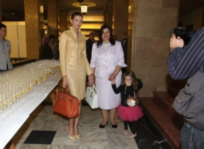 Doar o mama o va intelege! Cum si-a anuntat Monica Gabor fetita ca nu o sa isi mai vada bunica
Doar o mama o va intelege! Cum si-a anuntat Monica Gabor fetita ca nu o sa isi mai vada bunica