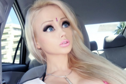Cea mai reala papusa Barbie in viata are o "sora geamana"! Vezi cum arata cele doua impreuna Cea mai reala papusa Barbie in viata are o "sora geamana"! Vezi cum arata cele doua impreuna