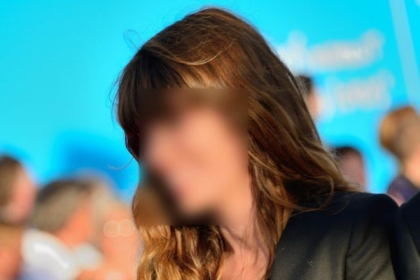 Cu sfarcurile la vedere. Ce vedeta a innebunit toti domnii cand a aparut la un eveniment monden Cu sfarcurile la vedere. Ce vedeta a innebunit toti domnii cand a aparut la un eveniment monden