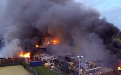 Cinci pusti din Marea Britanie, banuiti ca au incendiat o scoala inainte de inceputul anului scolar Cinci pusti din Marea Britanie, banuiti ca au incendiat o scoala inainte de inceputul anului scolar