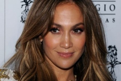 "Arata ca un barbat". Jennifer Lopez si-a dezamagit fanii dupa ce a fost pozata fara machiaj - FOTO "Arata ca un barbat". Jennifer Lopez si-a dezamagit fanii dupa ce a fost pozata fara machiaj - FOTO