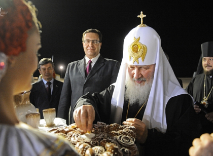 Nu va merge, ci va ZBURA! Confirmat: Patriarhul Kiril va ateriza cu elicopterul pe stadionul din Tiraspol Nu va merge, ci va ZBURA! Confirmat: Patriarhul Kiril va ateriza cu elicopterul pe stadionul din Tiraspol