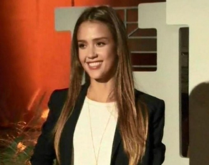 Jessica Alba, pe covorul rosu de la Beverly Hills. Vezi cum a defilat actrita la deschiderea unui magazin Jessica Alba, pe covorul rosu de la Beverly Hills. Vezi cum a defilat actrita la deschiderea unui magazin