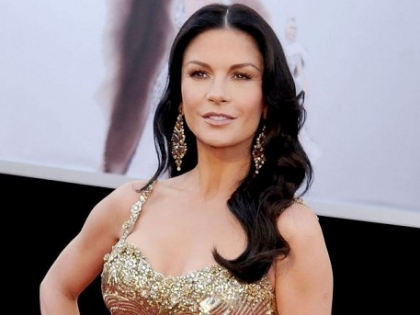 Catherine Zeta-Jones si-a speriat fanii cu silueta rahitica. Cat de mult a slabit dupa despartirea de Michael Douglas