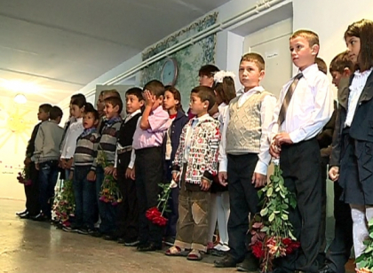 Intai septembrie sarbatorit la 6 septembrie. Cum a fost prima zi de scoala pentru micutii din Parcani Intai septembrie sarbatorit la 6 septembrie. Cum a fost prima zi de scoala pentru micutii din Parcani