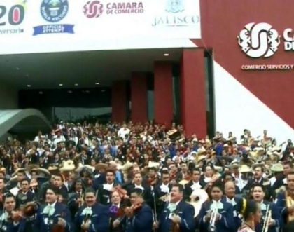 Record muzical intr-un oras din Mexic. Vezi cum sute de mariachi au cantat in unison