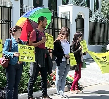 Protest in fata Ambasadei ruse la Chisinau: "Jos homofobia in Rusia" Protest in fata Ambasadei ruse la Chisinau: "Jos homofobia in Rusia"