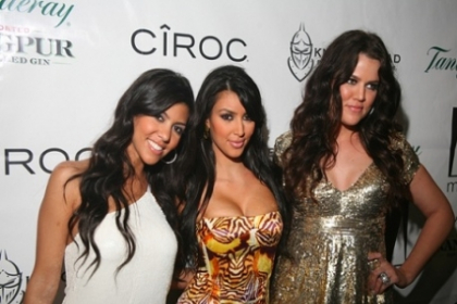 Acum sunt celebre si bogate. Cum aratau surorile Kardashian in copilarie - FOTO Acum sunt celebre si bogate. Cum aratau surorile Kardashian in copilarie - FOTO