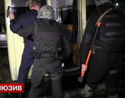 VIDEO. Bodyguarzii care au batut un sofer in trafic, retinuti la o banca din Moscova: Nu sunt oamenii lui Shor