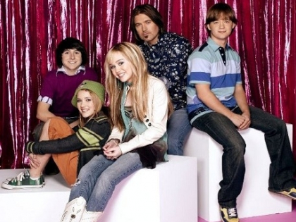 Te uitai la Hannah Montana? Uite cum arata acum Oliver Oken - FOTO Te uitai la Hannah Montana? Uite cum arata acum Oliver Oken - FOTO