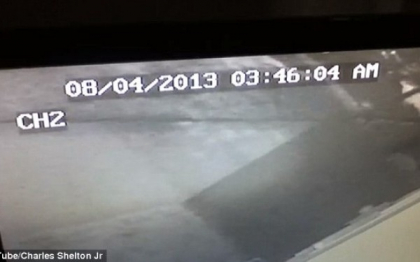 A instalat o camera de supraveghere in curte si spune ca a surprins "o minune" trimisa de Dumnezeu A instalat o camera de supraveghere in curte si spune ca a surprins "o minune" trimisa de Dumnezeu