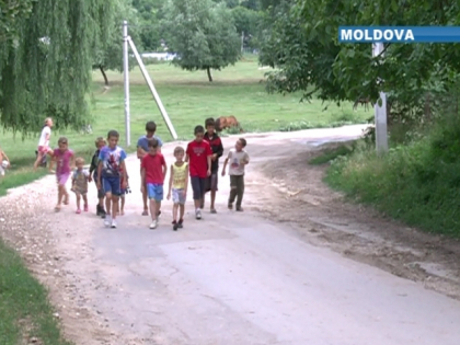 MOLDOVA FARA OAMENI. Scoli inchise si o economie zdrentuita: Tara pierde inca o generatie MOLDOVA FARA OAMENI. Scoli inchise si o economie zdrentuita: Tara pierde inca o generatie