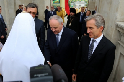 Nu a venit pentru politica, dar a vorbit despre... politica. Cum s-a intalnit Patriarhul cu oficialii Nu a venit pentru politica, dar a vorbit despre... politica. Cum s-a intalnit Patriarhul cu oficialii