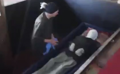 Si-a mumificat fiul timp de 18 ani ca nepotul sa-si poata cunoaste tatal Si-a mumificat fiul timp de 18 ani ca nepotul sa-si poata cunoaste tatal