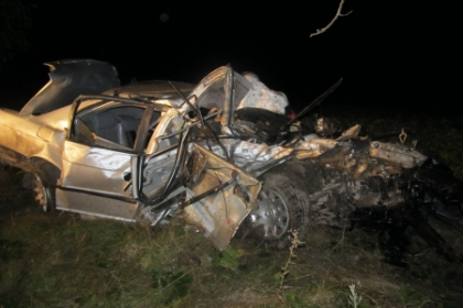 Trei barbati, morti intr-un accident cumplit produs la Briceni: BMW-ul lor a fost facut zob. FOTO Trei barbati, morti intr-un accident cumplit produs la Briceni: BMW-ul lor a fost facut zob. FOTO