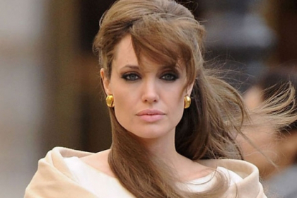 Si-a taiat sanii, iar acum si-a marcat din nou corpul! Cum a fost surprinsa Angelina Jolie - FOTO
Si-a taiat sanii, iar acum si-a marcat din nou corpul! Cum a fost surprinsa Angelina Jolie - FOTO