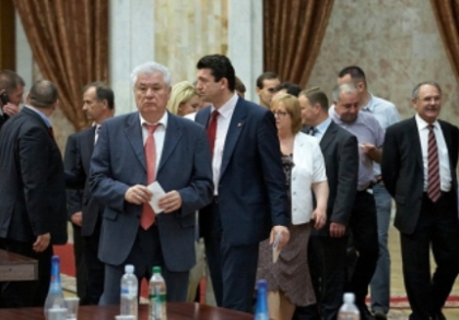 PCRM vrea audieri parlamentare de urgenta in cazul Bancii de Economii si a Aeroportului PCRM vrea audieri parlamentare de urgenta in cazul Bancii de Economii si a Aeroportului