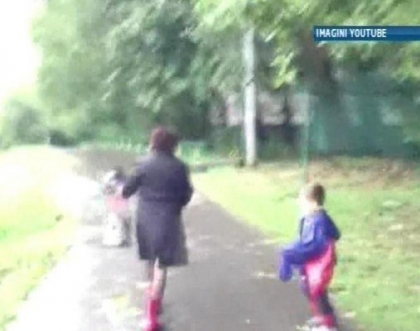 O mama din Moscova, filmata in timp ce isi batea in strada copilul si-l ameninta ca-i va vinde organele O mama din Moscova, filmata in timp ce isi batea in strada copilul si-l ameninta ca-i va vinde organele