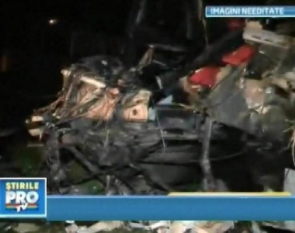 Accident grav in Romania. Doua autocare cu pasageri s-au ciocnit frontal, iar trei persoane au murit