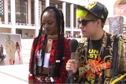 Te strici de ras! Ce spun fashionistii cand sunt intrebati de designeri care NU exista - VIDEO
Te strici de ras! Ce spun fashionistii cand sunt intrebati de designeri care NU exista - VIDEO