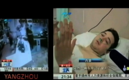 Momentul in care un britanic era sa fie strivit de o masina, in China. VIDEO Momentul in care un britanic era sa fie strivit de o masina, in China. VIDEO