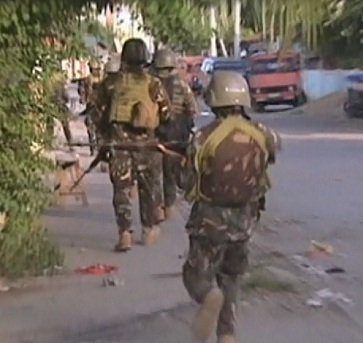 Calvarul continua in Filipine. Pe strazi se aud impuscaturi, iar localnicii manifestanti au iesit in strada Calvarul continua in Filipine. Pe strazi se aud impuscaturi, iar localnicii manifestanti au iesit in strada